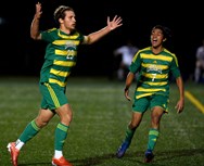 Amato scores stunning free kick to lead Emmaus boys soccer past Nazareth