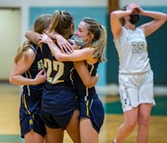Notre Dame girls basketball shocks Trinity, advances to state semifinals