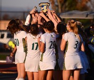 Emmaus field hockey makes it 32 straight district titles with 6-0 run against Easton
